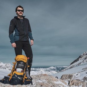 Kontrastní barva batohu Deuter Guide 34+