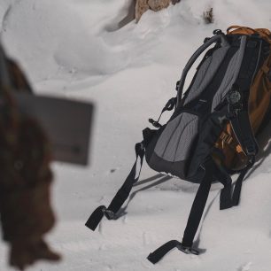 Odepnutý bederní pás batohu Deuter Guide 34+