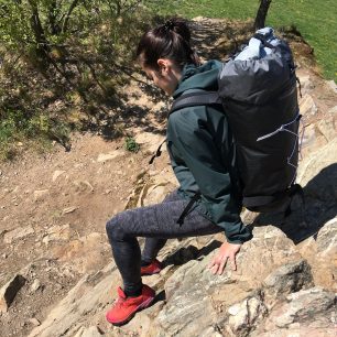 Bunda Salomon Outspeed 360 3L se hodí na rychlé výpady do přírody.