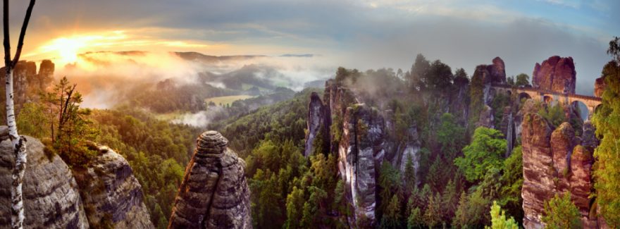 Skalní útvar Bastei patří k nejnavštěvovanějším atrakcím Saského Švýcarska, proto si raději přivstaňte.