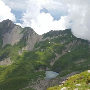 Ani na jeden z vrcholů Grauspitz nevede značená turistická stezka.
