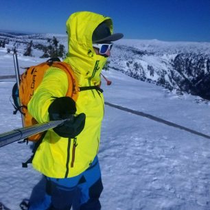 Když na hřebenech fouká oceníte materiál a hlavně vysoký límec - ALPINE PRO NAN