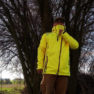 Rozepnutý límec u bundy ALPINE PRO NAN