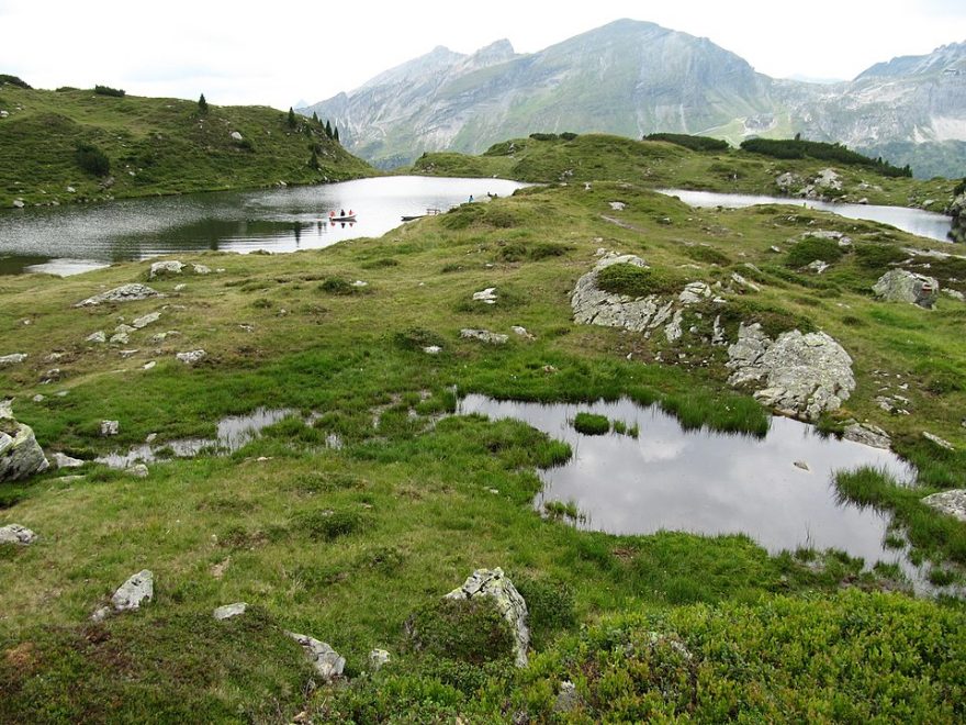 Krummschnabelsee a výhled na Gamsleitenspitze (2359m), Nízké Taury