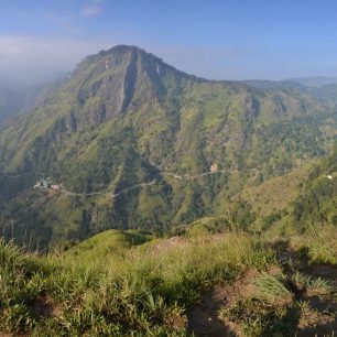 Výhledy na Ella rock z Little Adams Peak, Srí Lanka