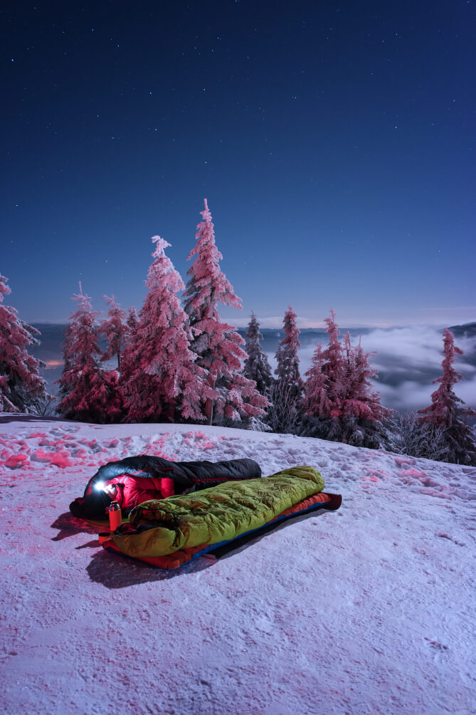 Zimní bivak na Lysé hoře v CHKO Beskydy. Foto Roman Martiník