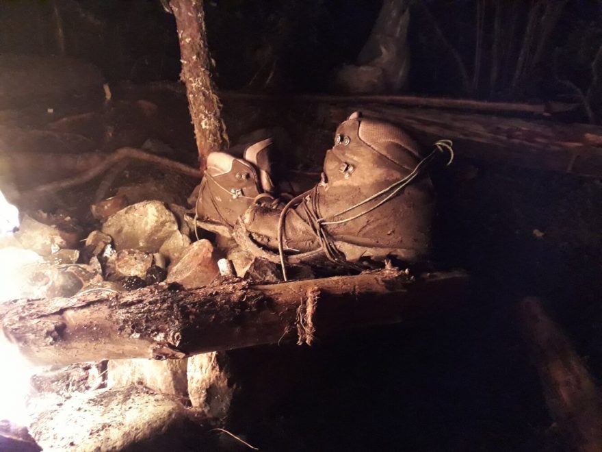 V nouzi poznáš ševce