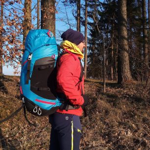 Velké boční síťky a kompresní popruhy na batohu Boll Quantum 60 – 80 RF