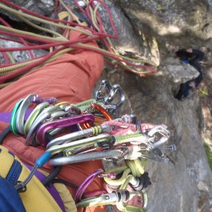 Testování kalhot Ocún Mánia při lezení po vlastním na Kozinci