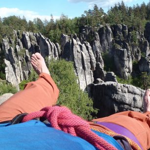 V kalhotách Ocún Mánia vám leží celé - skalní - město u nohou