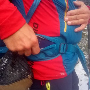 Do kapsy na bederáku dáte spíš menší předměty než smartphone - Pinguin Attack 45