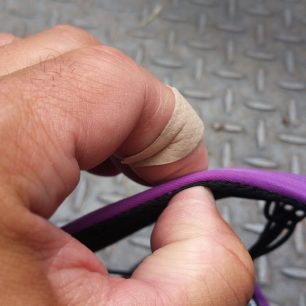 Tenký a lehký. To je sedák Singing Rock ROCKET