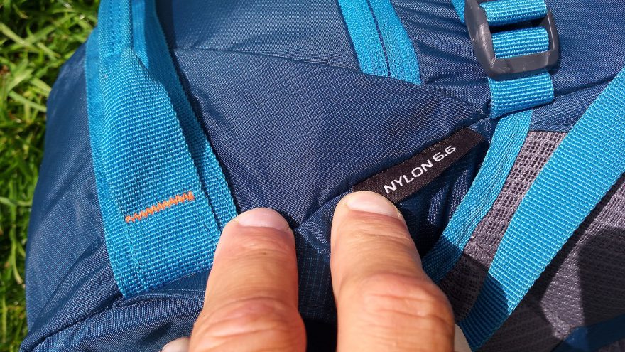 Použitý materiál NYLON 6.6 je lehčí než u předchůdce Attack 45 verze 1.0