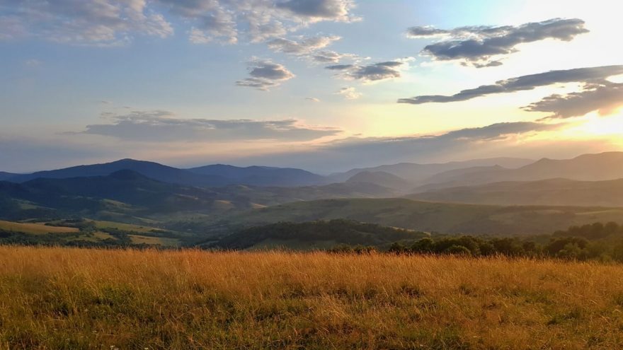 Večer nad Volovcem, Karpaty, Ukrajina