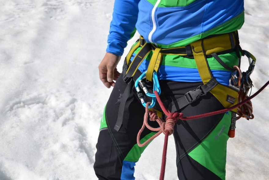 Navázání na lano s připraveným prusíkem a dvěma karabinami