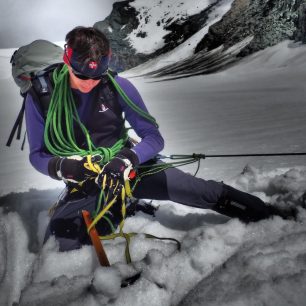 Ve dvou lidech na ledovci musíte umět zvládnout sebezáchranu i vytažení z trhliny