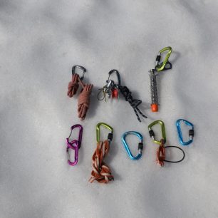 Minimalistická sada vybavení na ledovec