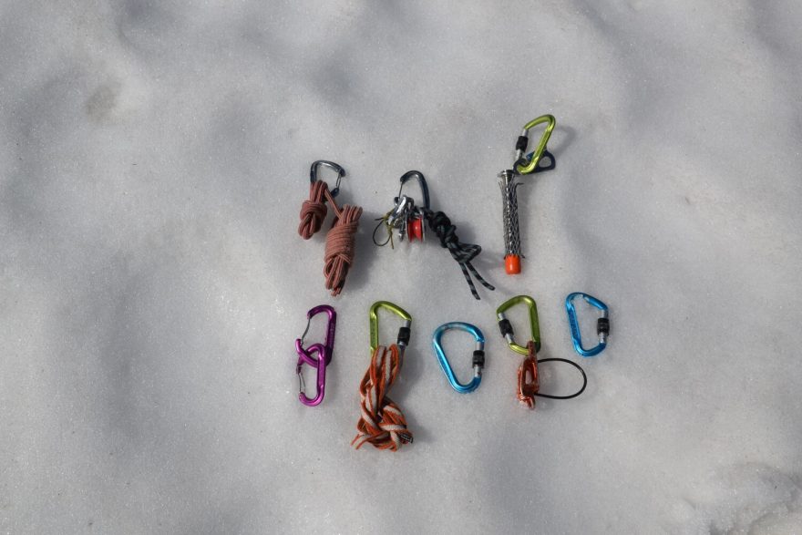 Minimalistická sada vybavení na ledovec