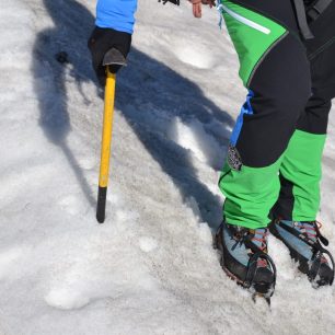 Naučte se chodit jistě na mačkách a používat cepín