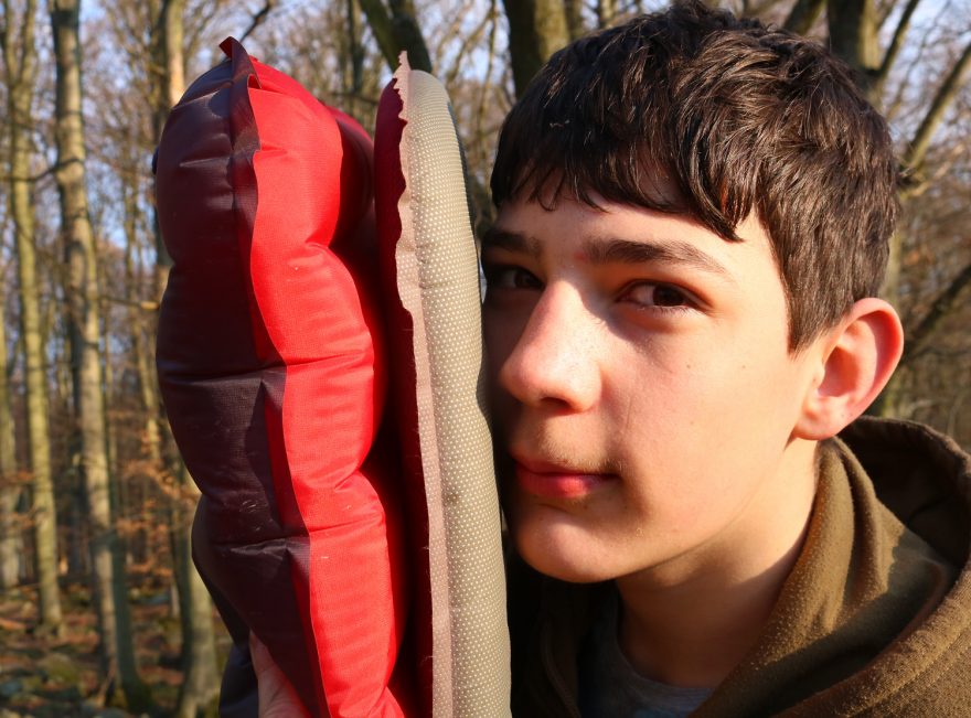 Porovnáním tloušťky klasické karimatky a Yate Nomad jasně vyplývá největší výhoda této novinky