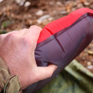 Tloušťka Yate Nomad je plně dostačující pro spolehlivou izolaci od promrzlé země