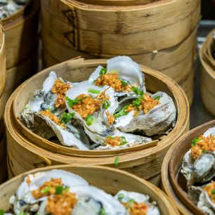 Čerstvé mořské plody jsou součástí vietnamské kuchyně