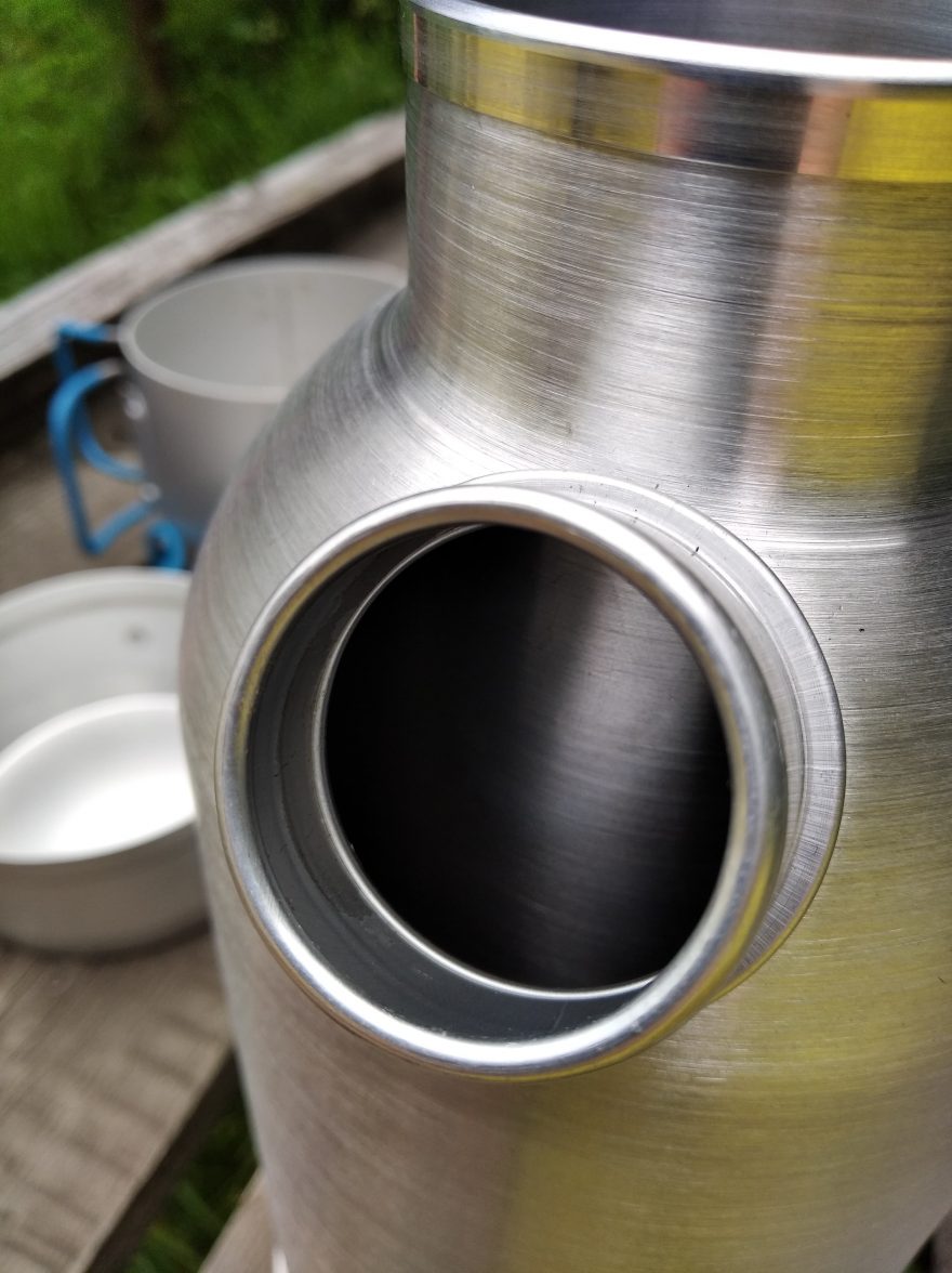 Místo, kudy se nalévá voda je opravdu dost široké - Samovar ALB