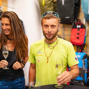 Slavnostního zahájení prodeje se zúčastnili i partneři a ambasadoři značky YATE – horolezci a cestovatelé Honza „Tráva“ Trávníček a Mirka „Miri“ Jirková