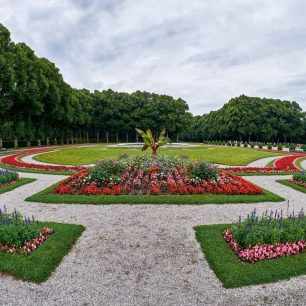Zahrady zámku Herrenchiemsee, Chiemsee, Německo