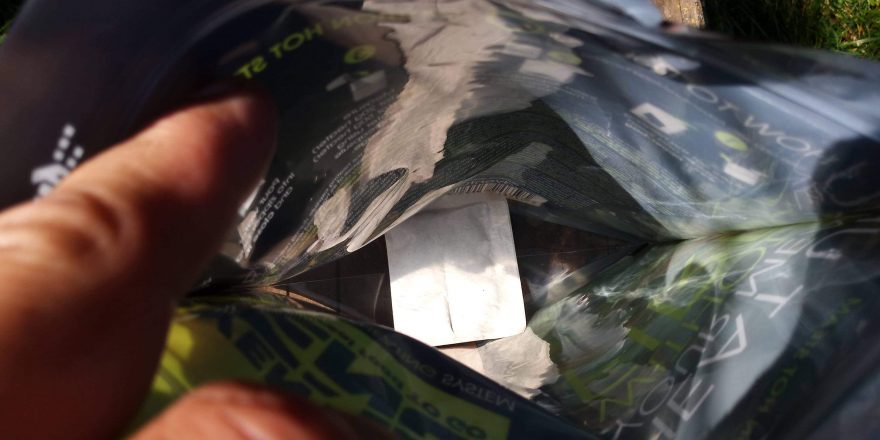 Ohřevná kapsle vložená na dno ohřívacího sáčku - Adventure Menu