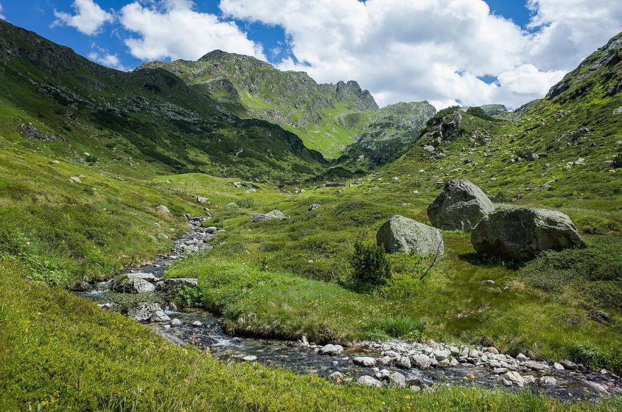 Údolí pod vrcholem Vallüla, Silvretta, Alpy