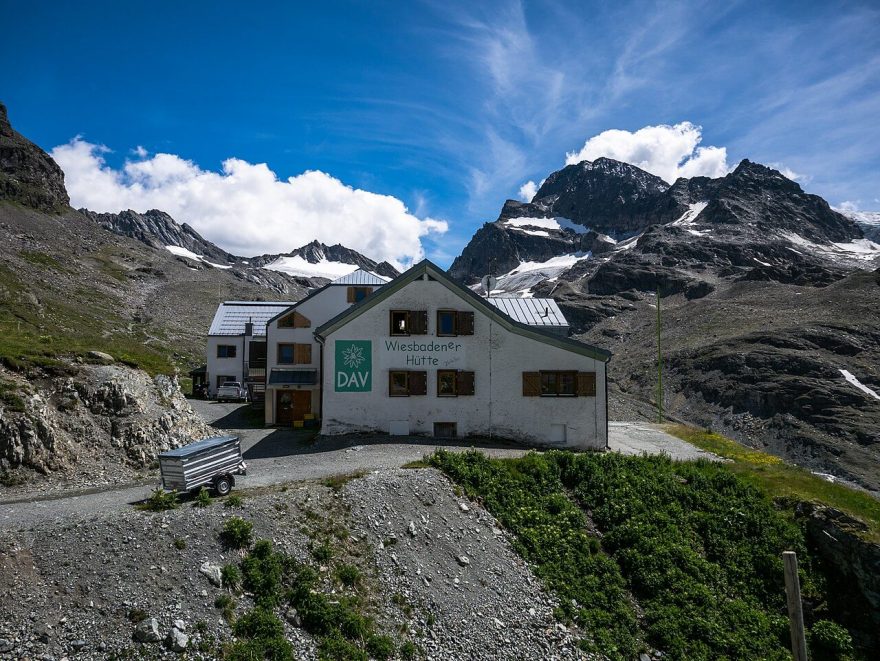 Wiesbadener Hütte v údolí Ochsental, Silvretta, Alpy
