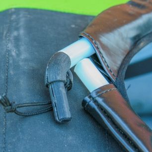 Detail dílu sloužícího ke spojení výztuhy límce