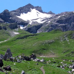 Naafkopf od chaty Pfälzerhütte, pohoří Rätikon, Alpy.