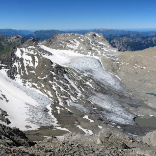 Výhled z vrcholu Schesaplana na ledovec Brandner Gletscher. pohoří Rätikon, Alpy.