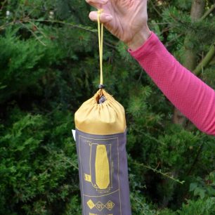 Sbalená karimatka je malinka a opravdu velmi lehká.