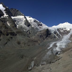 Vrcholové partie Vysokých Taur jsou značně zaledněné.