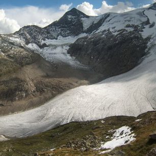 Výhled od Alten Prager Hütte na ledovec Schlatenkees a Großvenediger. Vysoké Taury