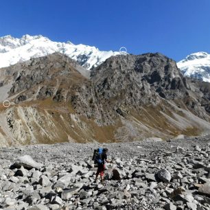 Průzkumná výprava 2019: 2019 pohled na base camp a vrchol hory, expedice Muchu Chhish 2020