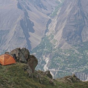 Aklimatizační výšlap, orlí hnízdo pod Lady Finger, expedice Muchu Chhish 2020