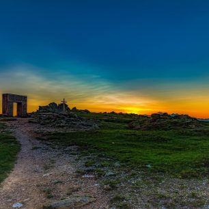 Granattor na vrcholku Millstätter Alpe, Korutany, Rakousko.