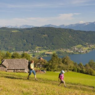 Lehká turistika kolem jezera Ossiacher see je vhodná pro celou rodinu.