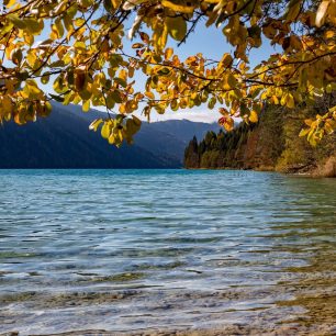 Průzračná voda jezera Weissensee má kvalitu pitné vody.