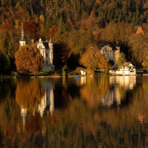 Renesanční vily můžeme obdivovat při plavbě po Wörthersee.