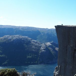 Ikonická skalní vyhlídka Preikestolen, Norsko