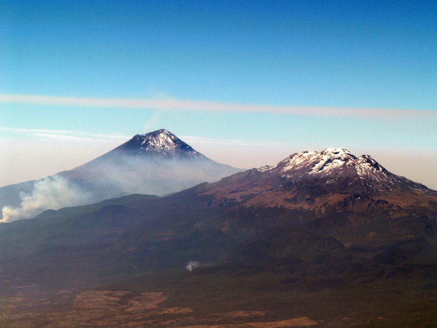 Vulkány Iztaccíhuatl a Popocatépetl, Mexiko