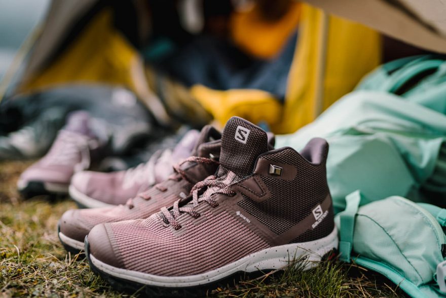 FBoty Boty Salomon OUTline Prism GTX se hodí do přírody i do města.Salomon OUTline Prism GTX se hodí do přírody i do města.W20_WMN_Vaya-Outline-ManonGuenot-55