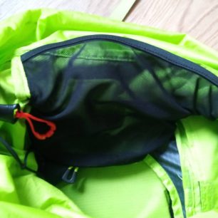 Jedna ze dvojice vnitřních kapes v hlavní komoře batohu CAMP M45