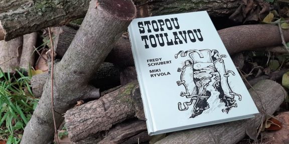 Knížka Stopou toulavou: nostalgické zavzpomínání na trampská léta
