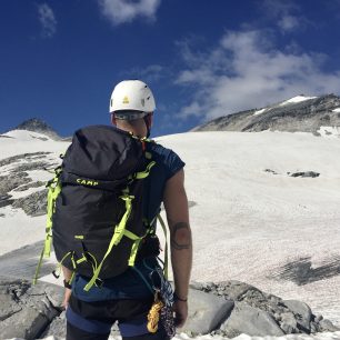 Na batoh Camp M45 připevníte veškeré potřebné vybaveni